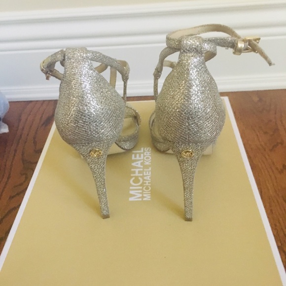 MICHAEL KORS SIMONE SANDALS SZ 6 - Picture 4 of 8